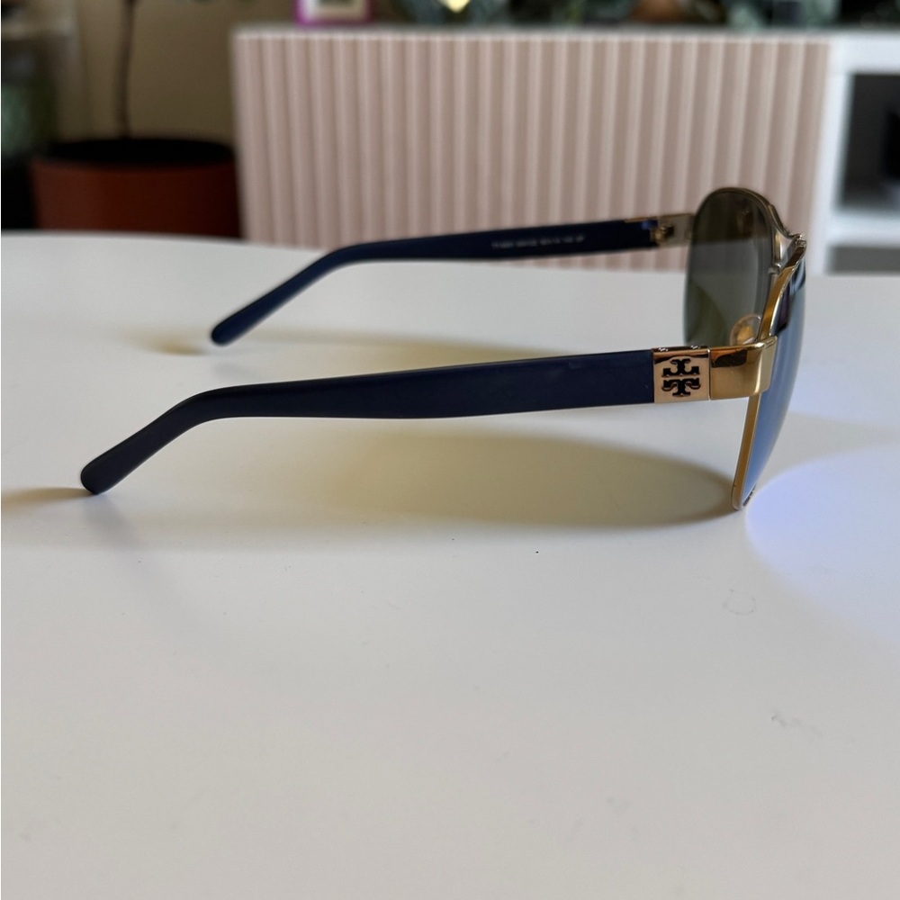Tory Burch TY 6051 Polarized Aviator Sunglasses - Picture 2 of 6